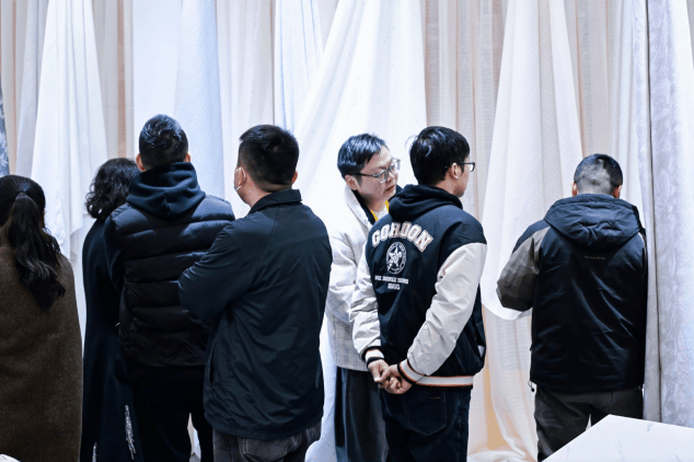 柯桥窗帘展首日开启时尚新风！凯发K8花式上新、一站式购齐(图2)