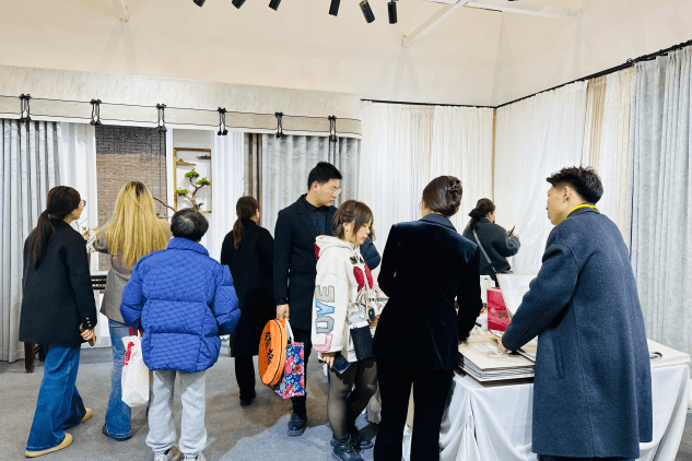 柯桥窗帘展首日开启时尚新风！凯发K8花式上新、一站式购齐(图6)